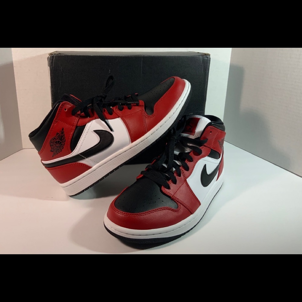 AIR JORDAN 1 MID “CHICAGO-BLACK TOE